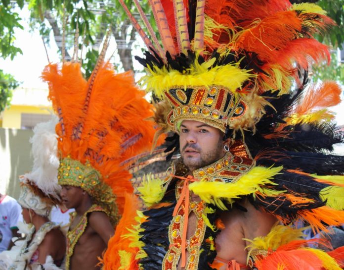 Aula-espetáculo “No Passo do Caboclinho” leva cultura popular para dentro de escolas públicas