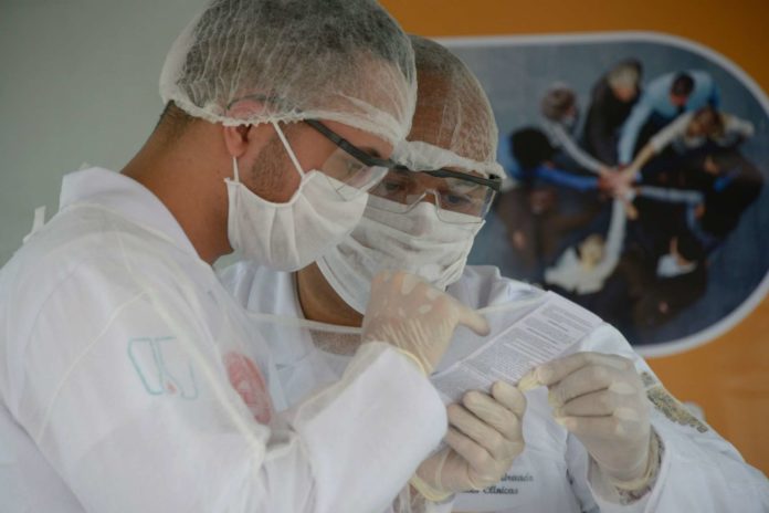 Profissionais de saúde no combate à Covid-19, no Hospital Municipal Ronaldo Gazolla. Foto Marco Antonio Rezende - Prefeitura do Rio