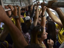 Superlotação, tempo de deslocamento e de espera de ônibus são alguns problemas enfrentados pela população - Foto: Rovena Rosa/Agência Brasil