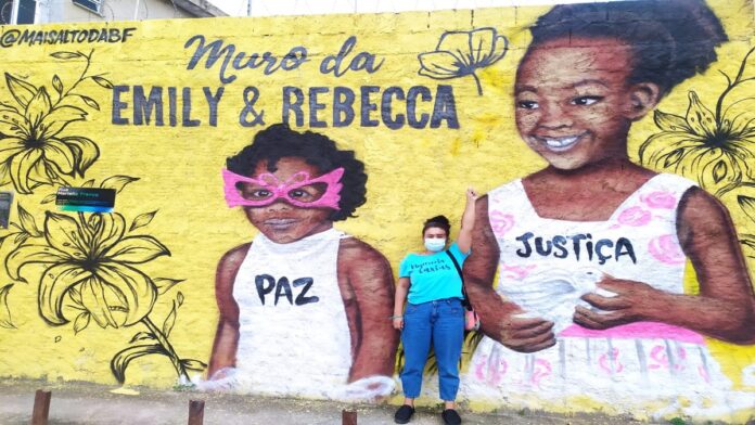 Muro memorial de Emily e Rebecca